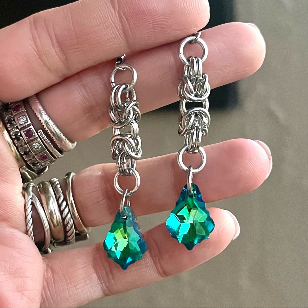 Handmade maille dangly stainless steel earrings green rainbow austrian crystals - Picture 8 of 14
